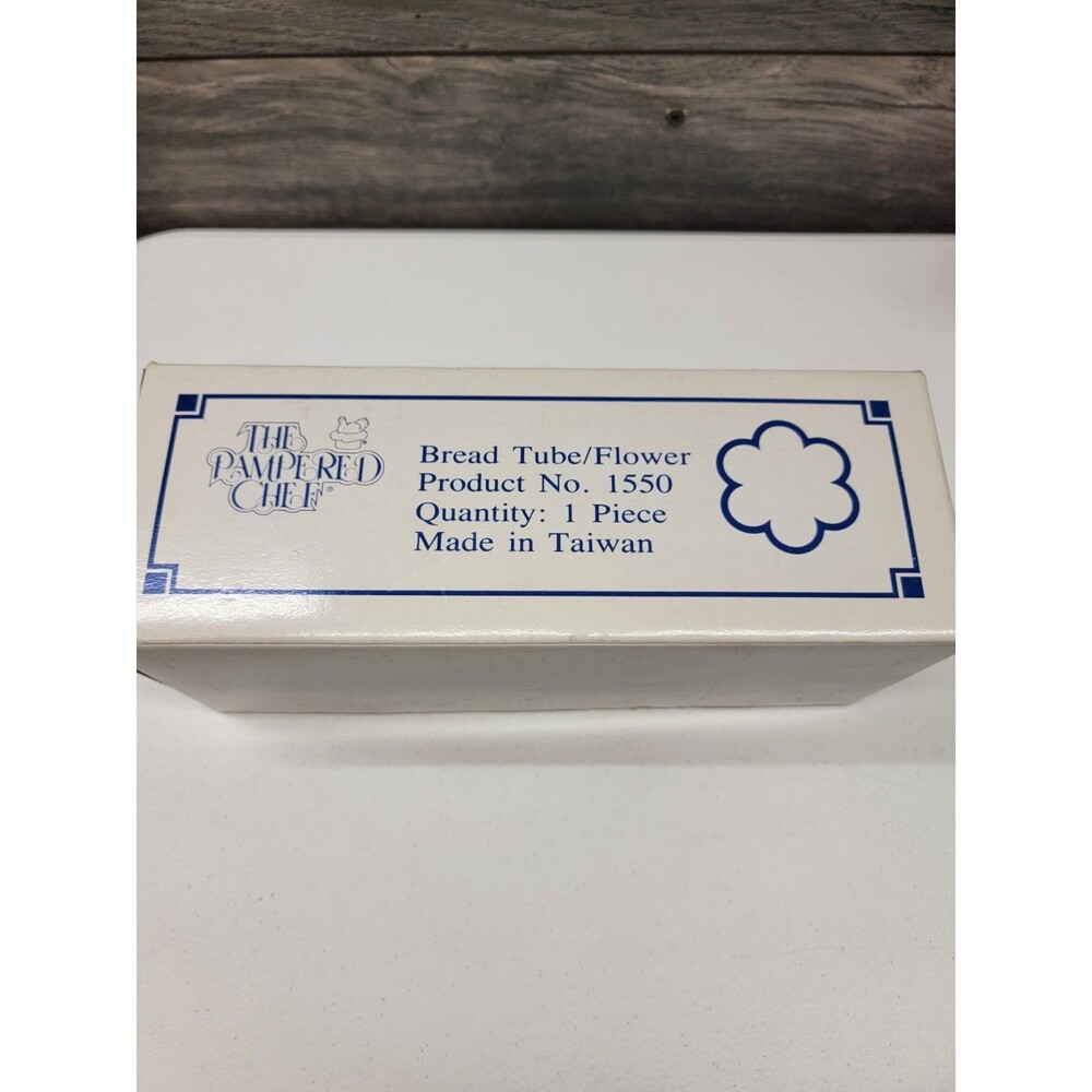 The Pampered Chef Valtrompia Flower Bread Tube  in Box #1550 New In Package